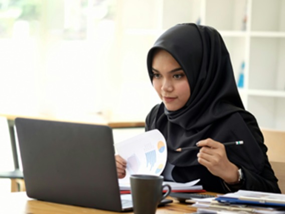 Student with laptop